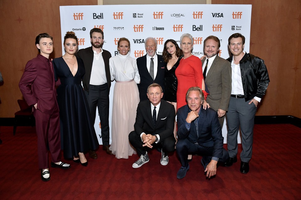 “Knives Out” เปิดตัวรอบแรกของโลกในงาน “2019 Toronto International Film Festival” นักวิจารณ์เป็นพยานให้การตรงกัน สุดยอดพล็อต สนุกสุดแห่งปี กวาดคะแนนมะเขือสดชุดแรก 100% เต็ม!