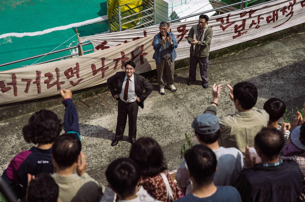 ย้อนรอย “หนังการเมืองเกาหลี” เฉือนคมระอุสุดเข้มข้น ก่อนแฉวาระโคตรชั่วครั้งใหม่ ใครจะกินได้โกงที่สุด “The Devil’s Deal ดีลนรกคนกินชาติ” 26 เมษายนนี้ ในโรงภาพยนตร์