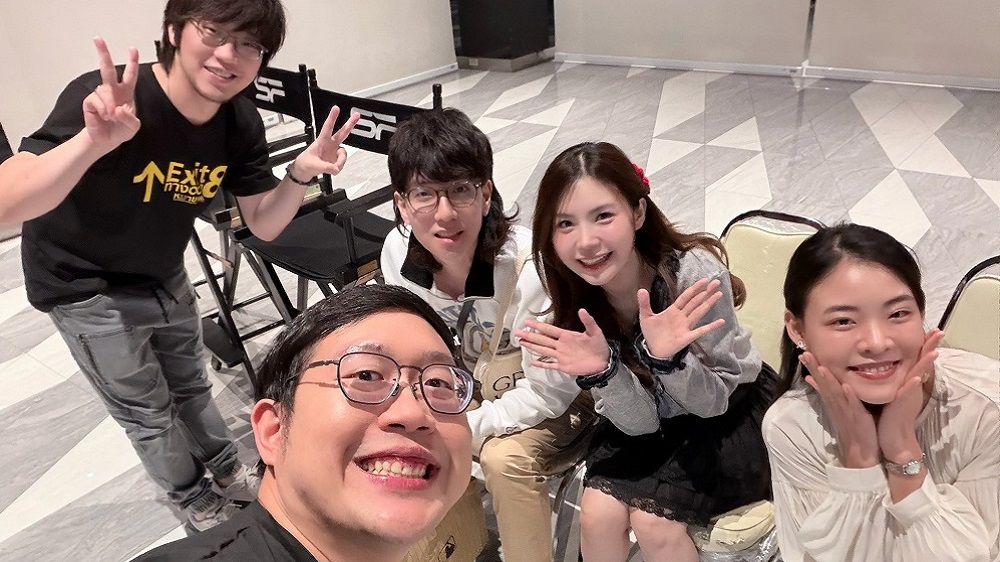 “อิมเมจ สุธิตา” และ “แป้ง zbing z.” ร่วม “พากย์ไทย” ครั้งแรกใน “Exit 8 ทางออกหมายเลข 8” พร้อมเปิดรอบพิเศษ “Thai Dubbed Special Screening” 7 ธันวาคมนี้ ที่ SF World Cinema จองตั๋วกันได้แล้ว ทุกที่นั่งรับของพรีเมียม!