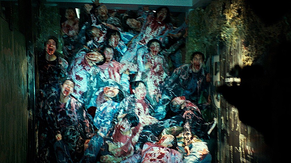 กำเนิดใหม่สายพันธุ์มรณะ ลุกลามทั้งตึกเป็นนรกปิดตาย สัมผัสความคลั่งขีดสุดในตัวอย่างแรก “Colony” ปรากฏการณ์เคซอมบี้อาละวาดครั้งใหม่จากผู้ให้กำเนิด “Train to Busan” เร็วๆ นี้ ในโรงภาพยนตร์