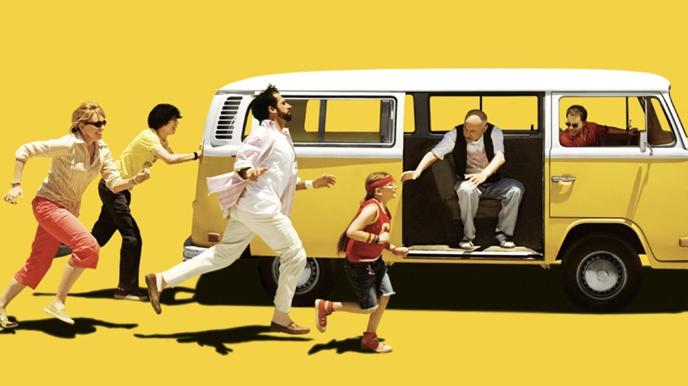 ครบรอบ 20 ปี! หนังโรดมูฟวีครอบครัวระดับตำนาน “Little Miss Sunshine” เตรียมออกเดินทางอีกครั้ง 19 มีนาคมนี้ เฉพาะที่ “House สามย่าน” รอบฉายจำกัด ไม่ควรพลาด!