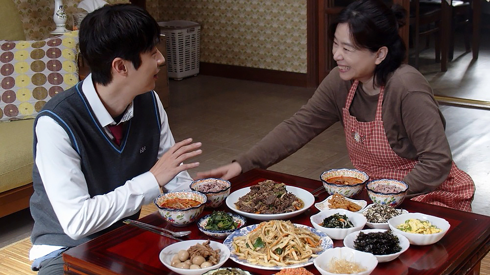 เมื่อ “ความตาย” แปรรูปเป็น “มื้ออาหาร” อันแสนอิ่มอุ่น “Number One นับหนึ่งถึงมื้อแม่” เรื่องราวที่จะทำให้ทุกคำและทุกมื้อเปี่ยมความหมาย 12 มีนาคมนี้ ในโรงภาพยนตร์  